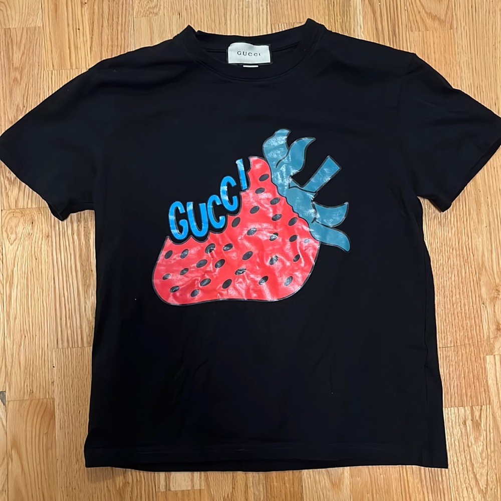 Gucci Strawberry shirt Size M
